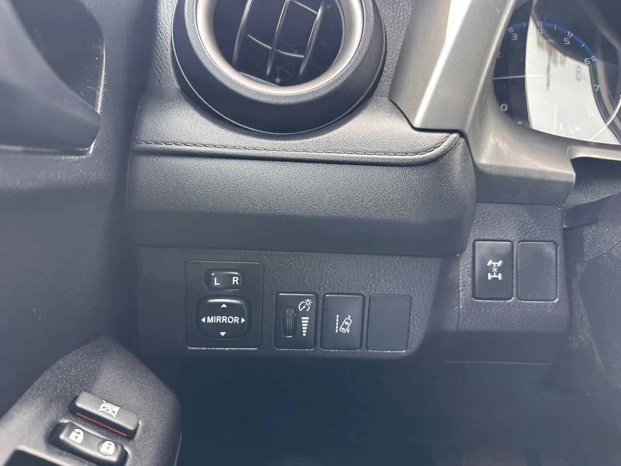 2018 Toyota RAV4 LE Photo