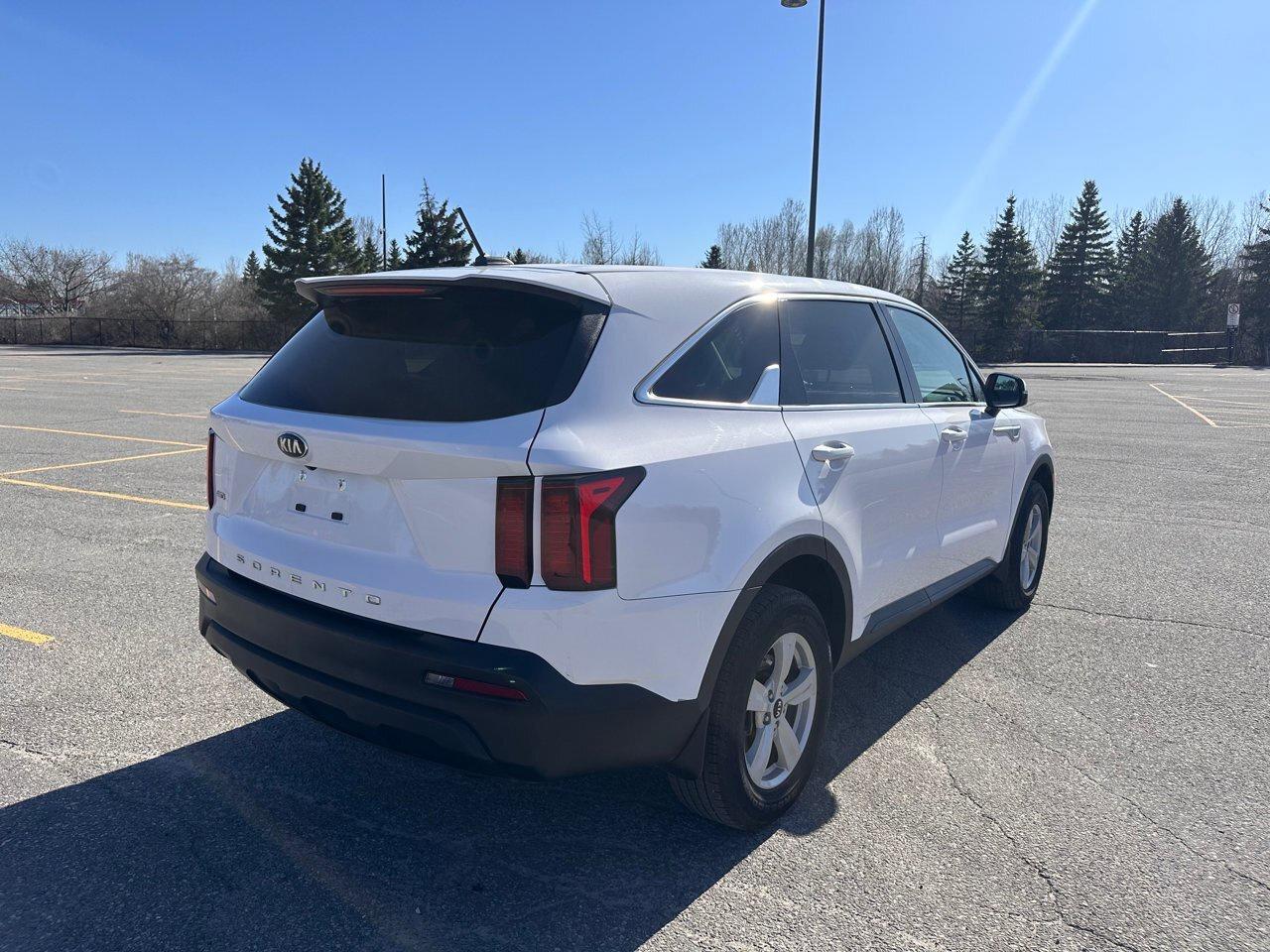 2021 Kia Sorento LX Photo4