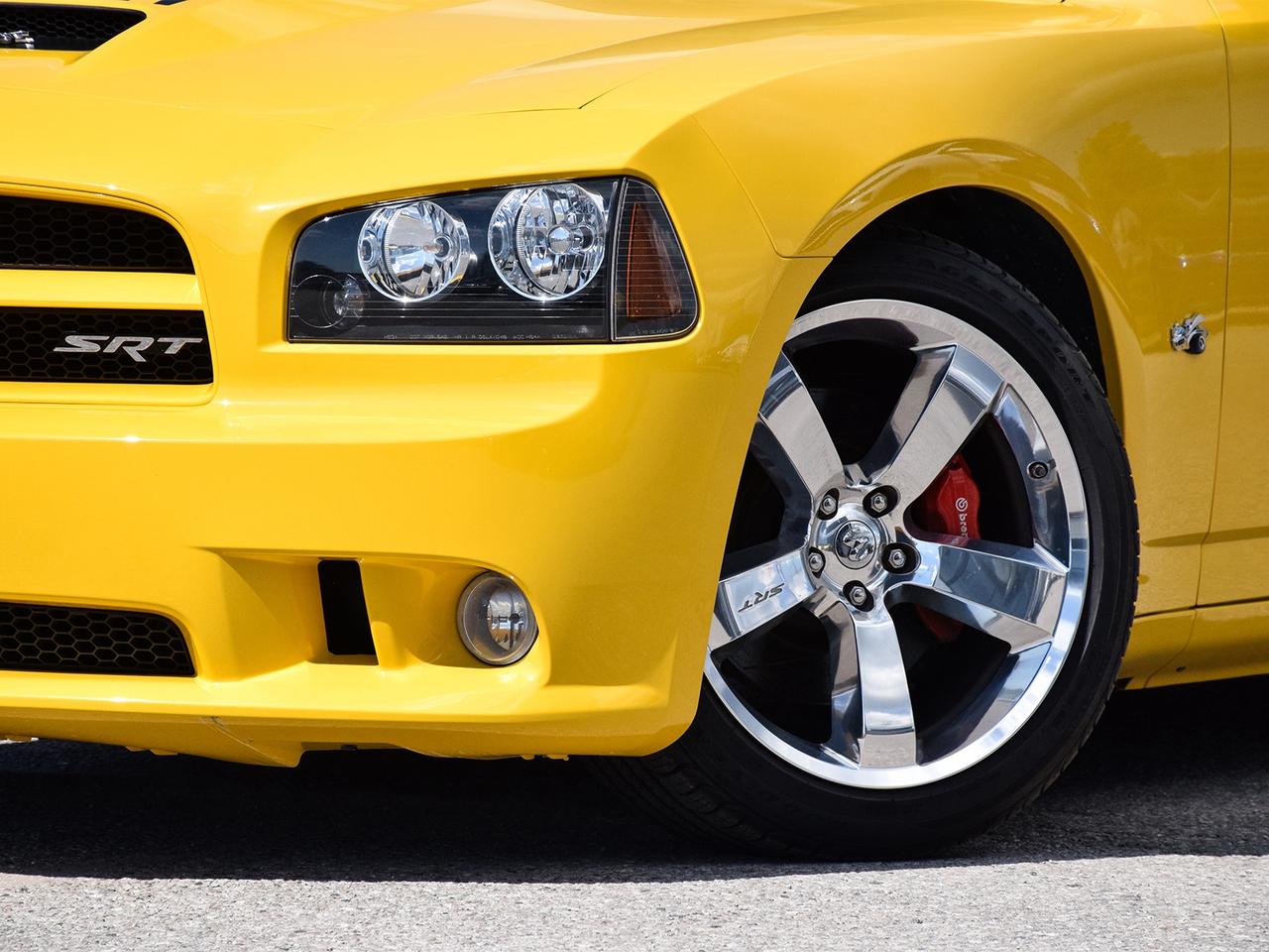 2007 Dodge Charger SRT-8 Super Bee   #71 of 1,000   ONLY 3,900 KM Photo