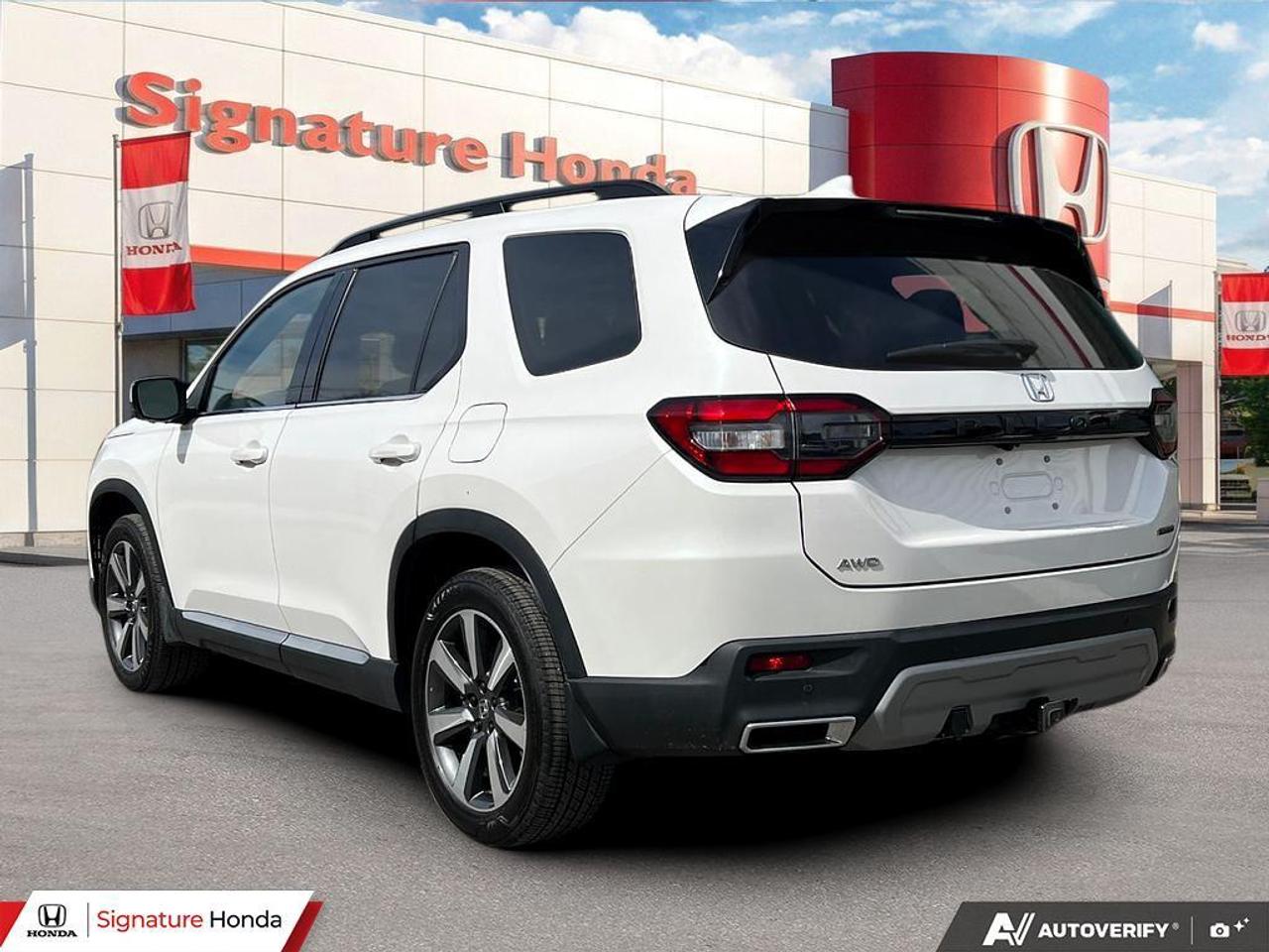 2025 Honda Pilot Touring Photo3
