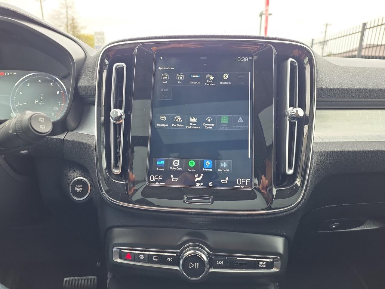 2020 Volvo XC40 T5 AWD Momentum * NO ACCIDENTS / DRIVER ASSIST / P Photo