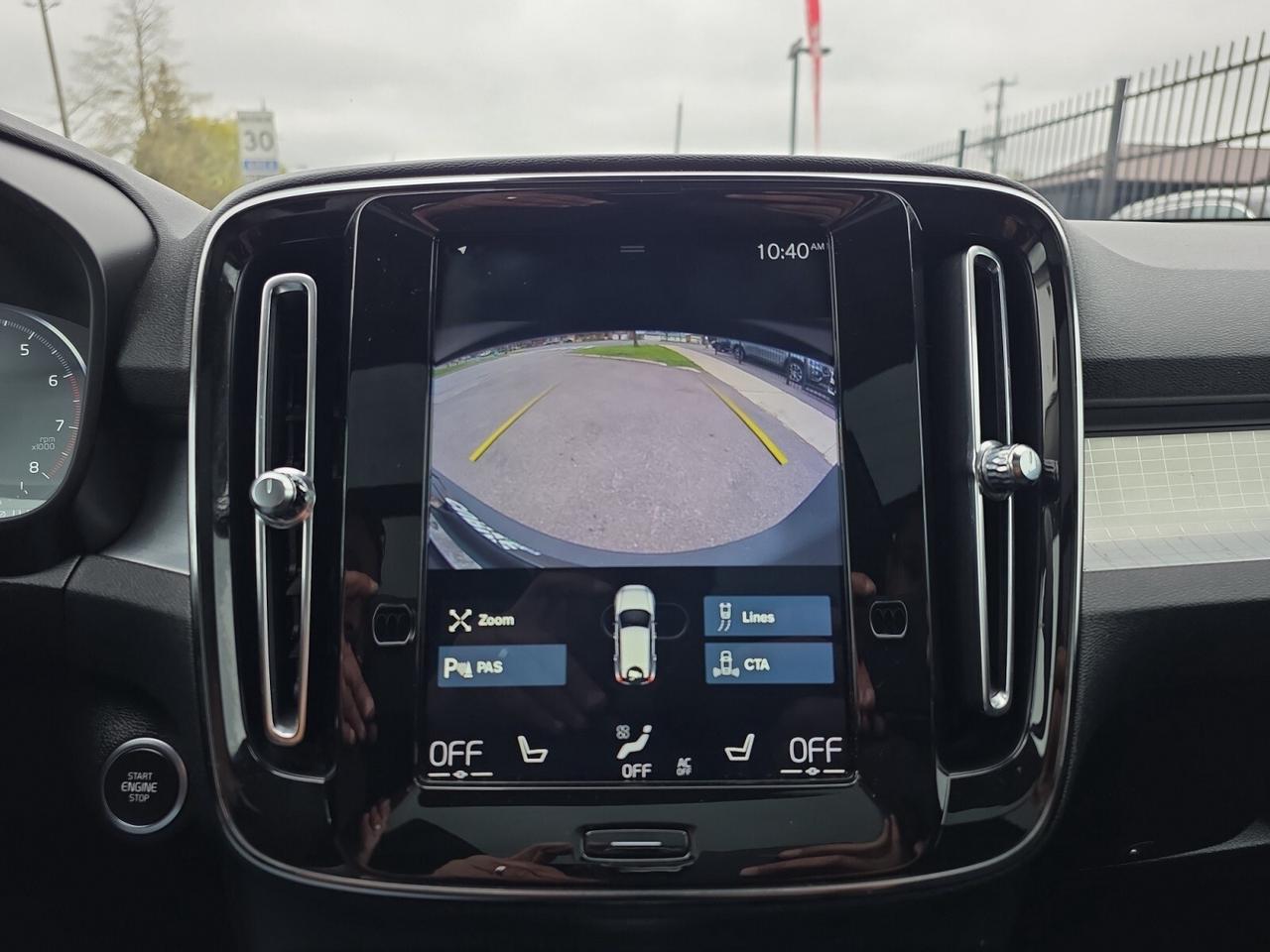 2020 Volvo XC40 T5 AWD Momentum * NO ACCIDENTS / DRIVER ASSIST / P Photo