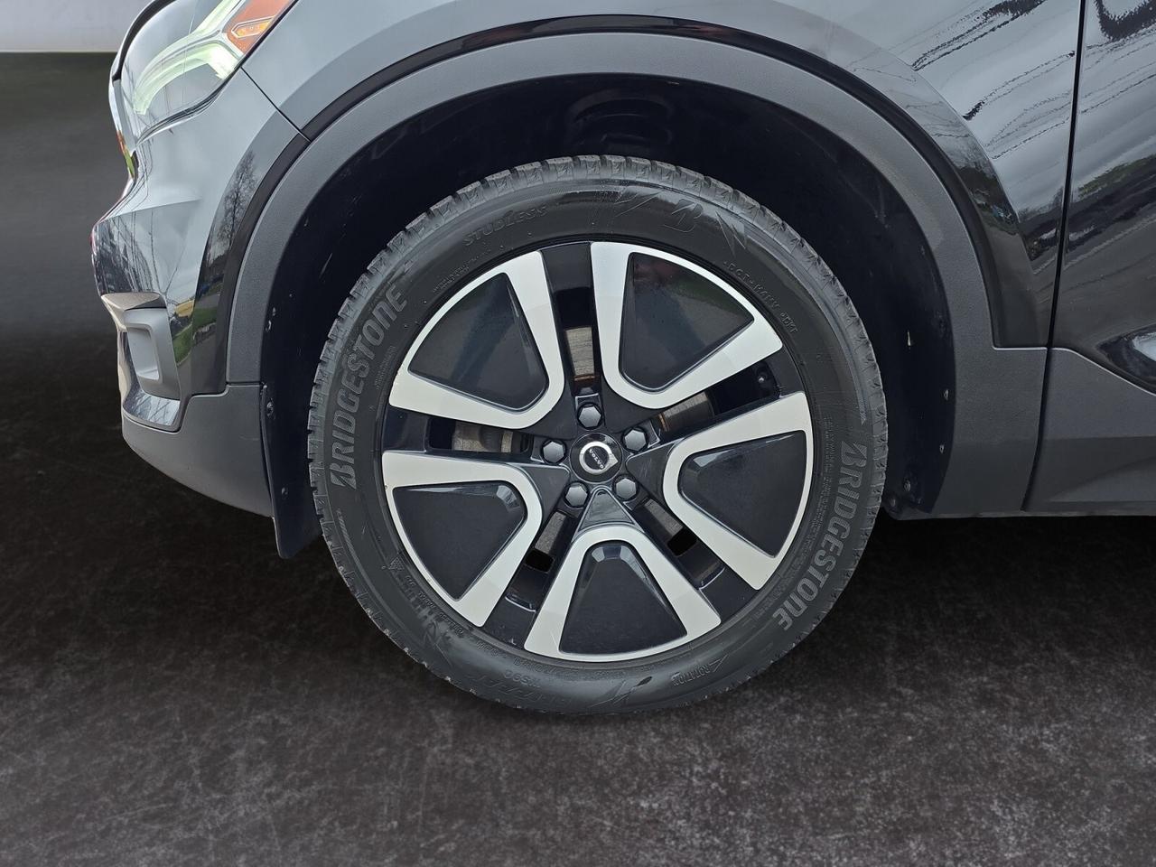 2020 Volvo XC40 T5 AWD Momentum * NO ACCIDENTS / DRIVER ASSIST / P Photo