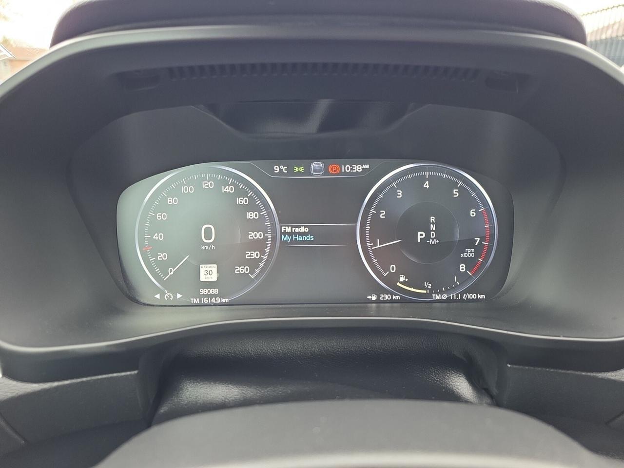 2020 Volvo XC40 T5 AWD Momentum * NO ACCIDENTS / DRIVER ASSIST / P Photo