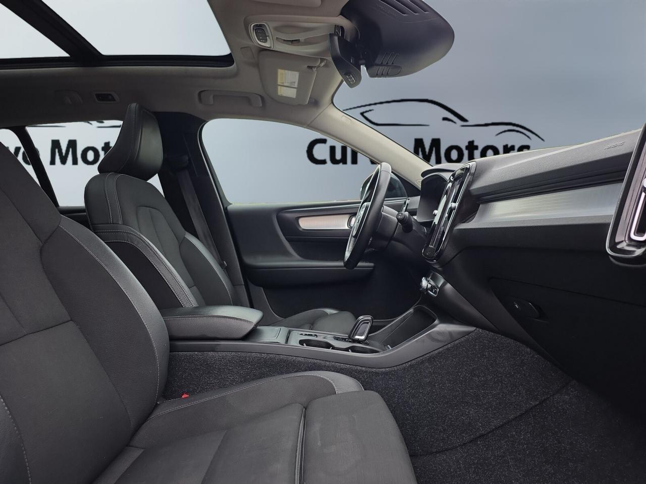 2020 Volvo XC40 T5 AWD Momentum * NO ACCIDENTS / DRIVER ASSIST / P Photo