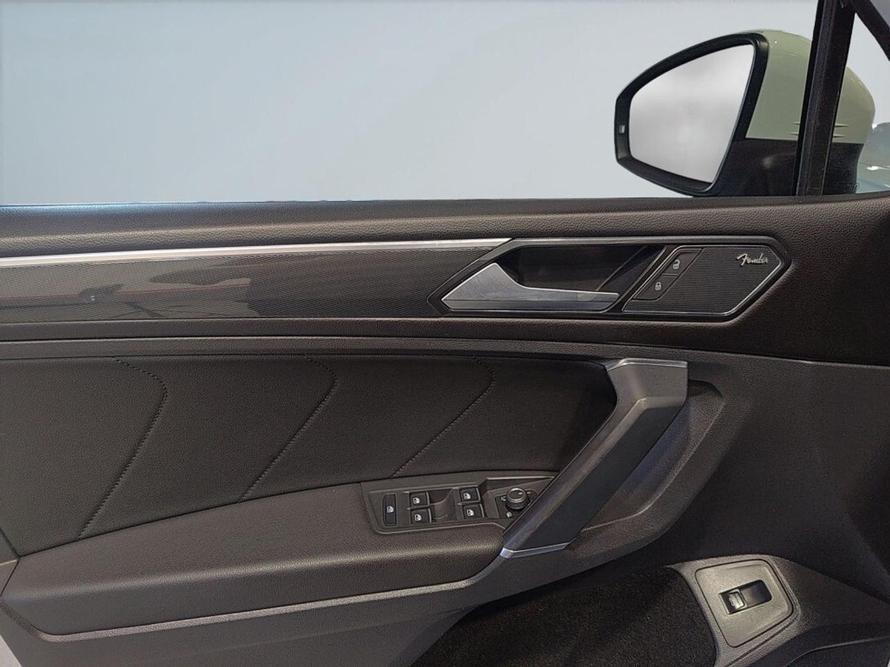 2018 Volkswagen Tiguan Highline R Line Pkg 4MOTION / Leather / NAVI / Sun Photo