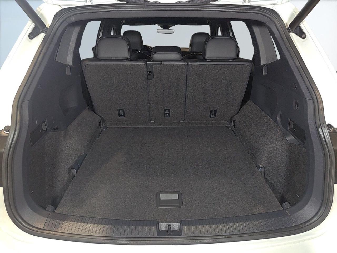 2018 Volkswagen Tiguan Highline R Line Pkg 4MOTION / Leather / NAVI / Sun Photo