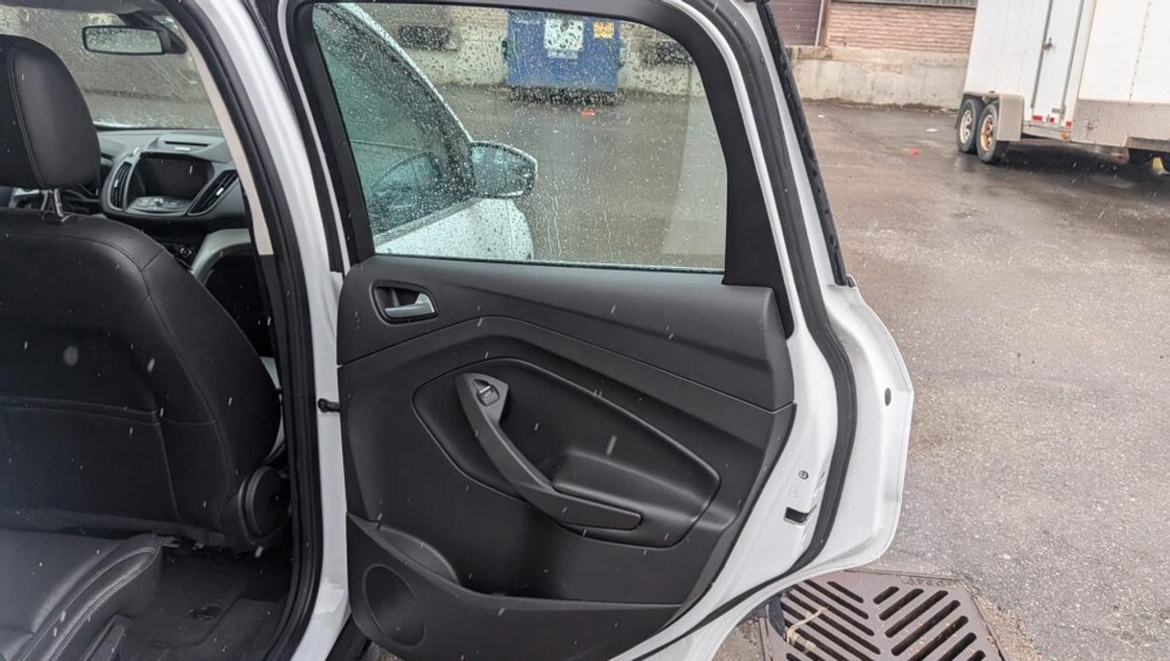 2016 Ford C-MAX SEL   Plug-In Hybrid   Low KM   Leather   Heated S Photo
