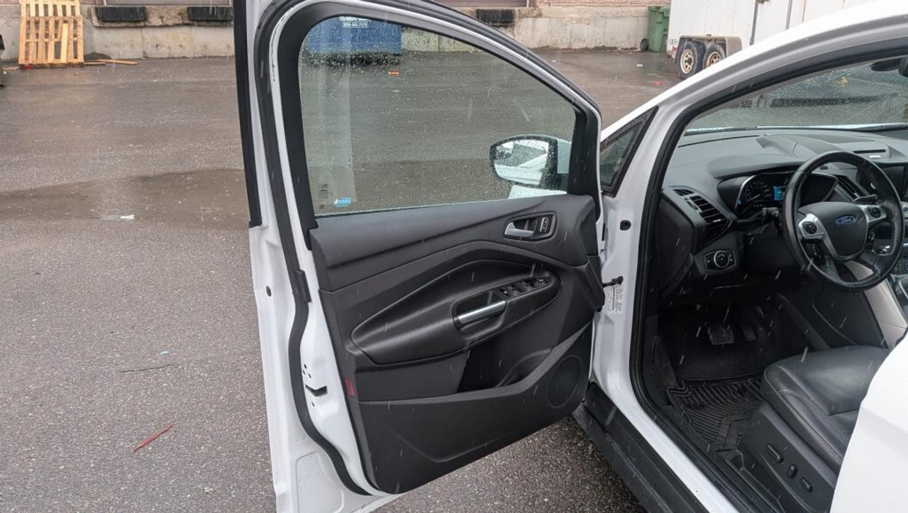 2016 Ford C-MAX SEL   Plug-In Hybrid   Low KM   Leather   Heated S Photo