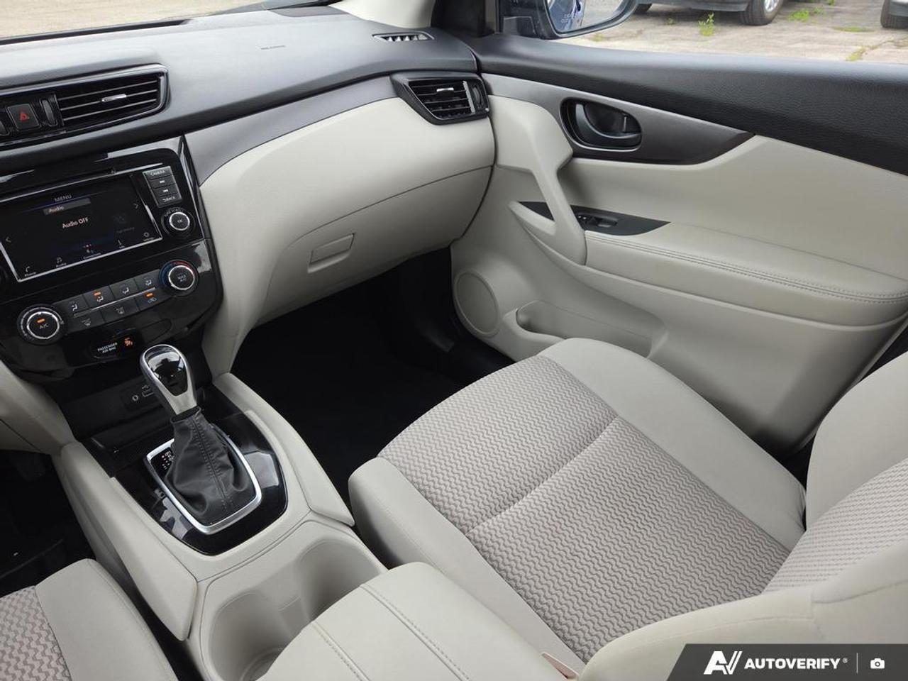 2023 Nissan Qashqai S HEATED SEATS   LANE ASSIST   SMART DEVICE INTEGR Photo