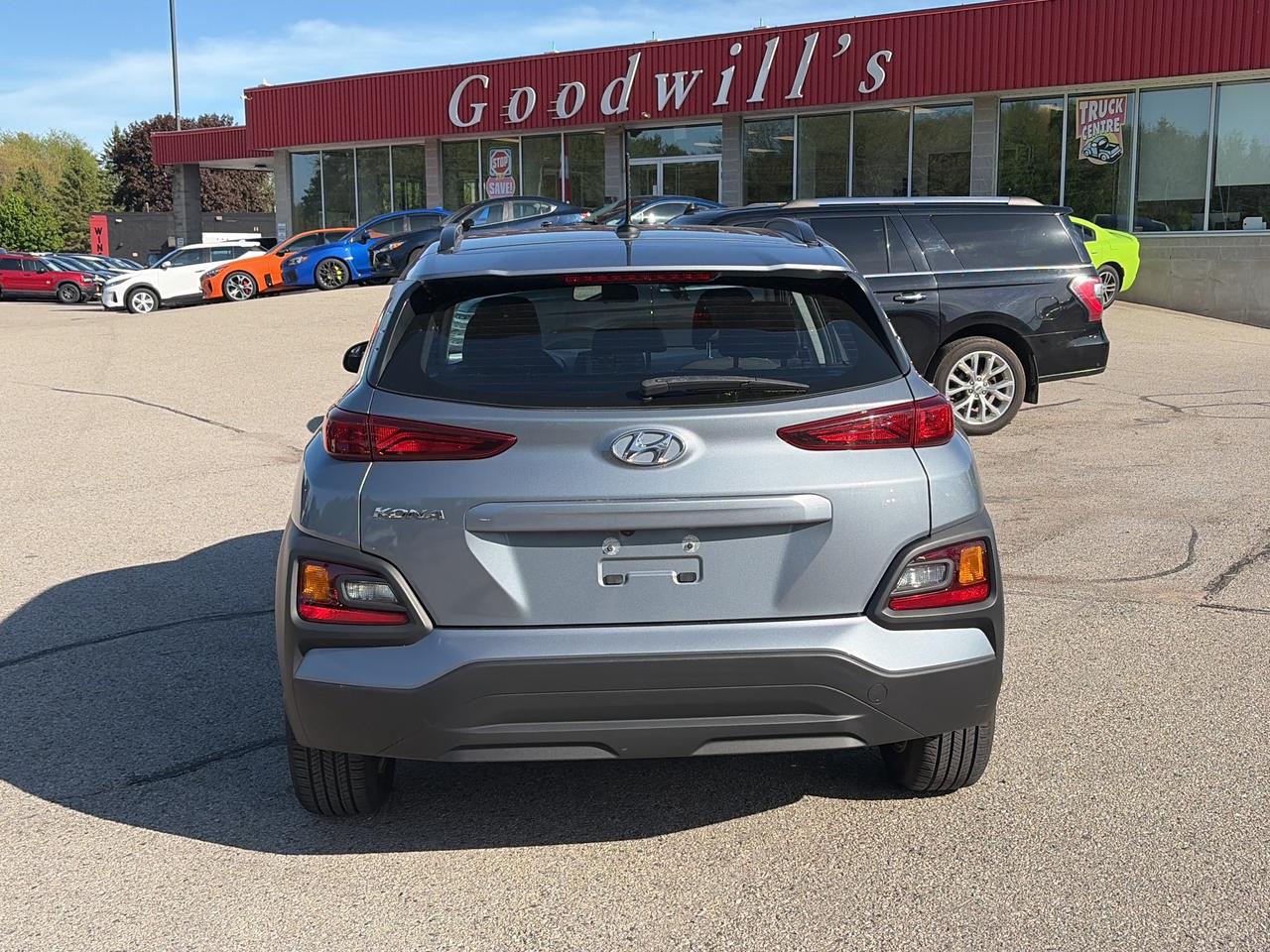 2018 Hyundai KONA 2.0L ESSENTIAL, CLEAN CARFAX, HEATED SEATS! Photo