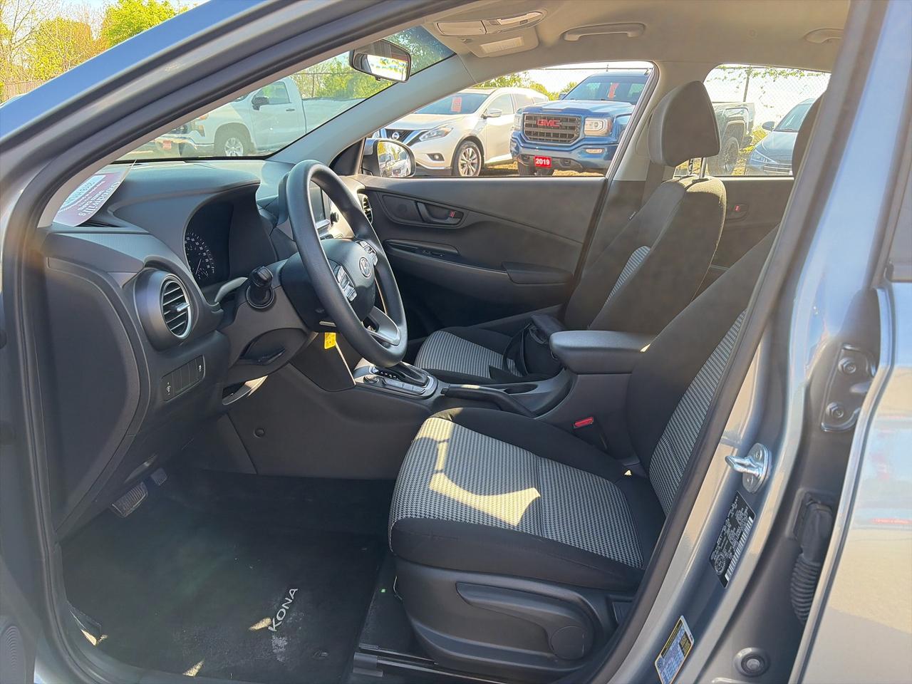 2018 Hyundai KONA 2.0L ESSENTIAL, CLEAN CARFAX, HEATED SEATS! Photo