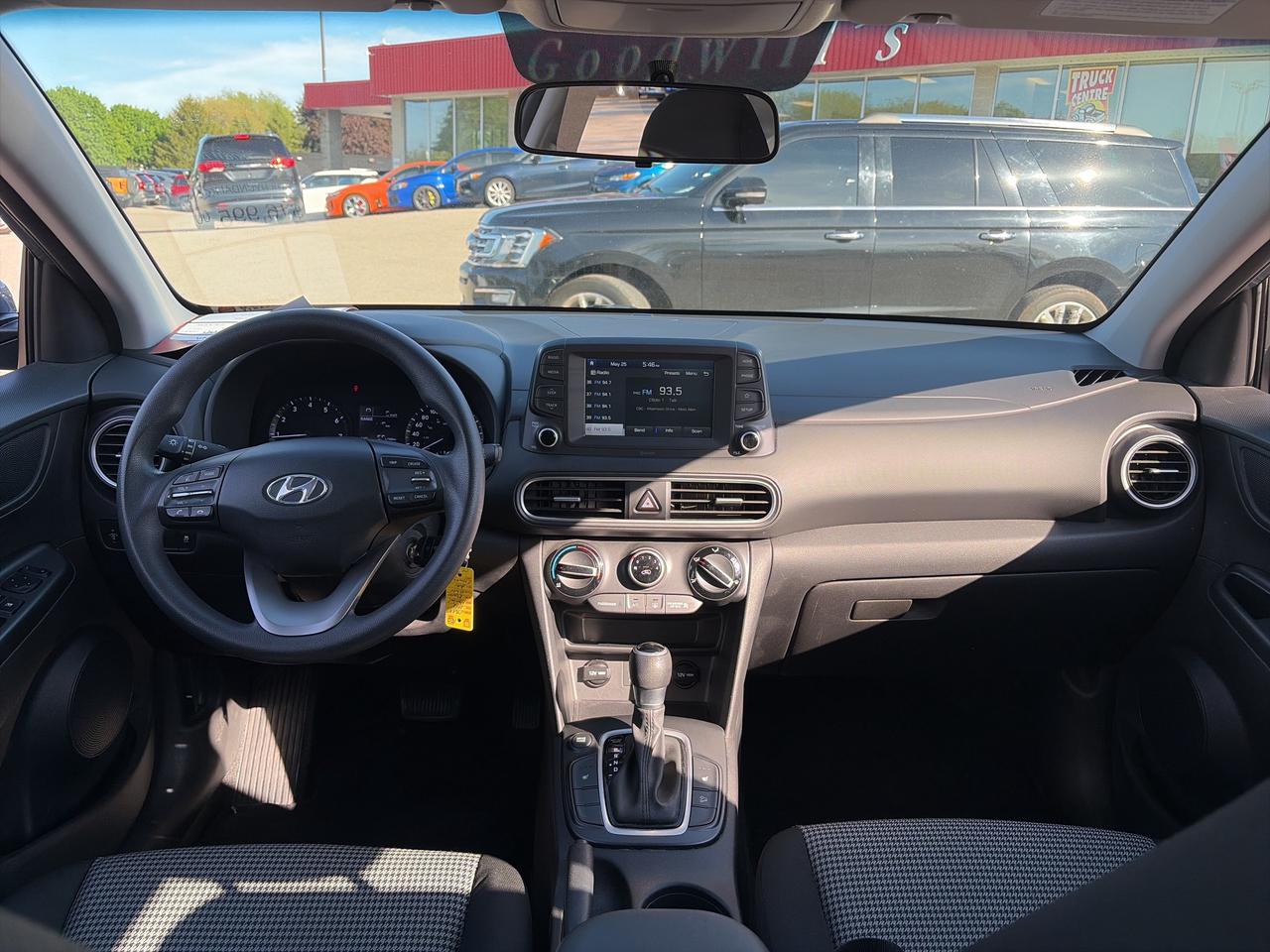 2018 Hyundai KONA 2.0L ESSENTIAL, CLEAN CARFAX, HEATED SEATS! Photo