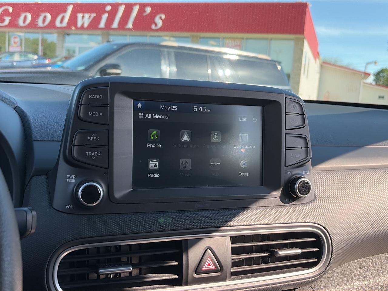2018 Hyundai KONA 2.0L ESSENTIAL, CLEAN CARFAX, HEATED SEATS! Photo