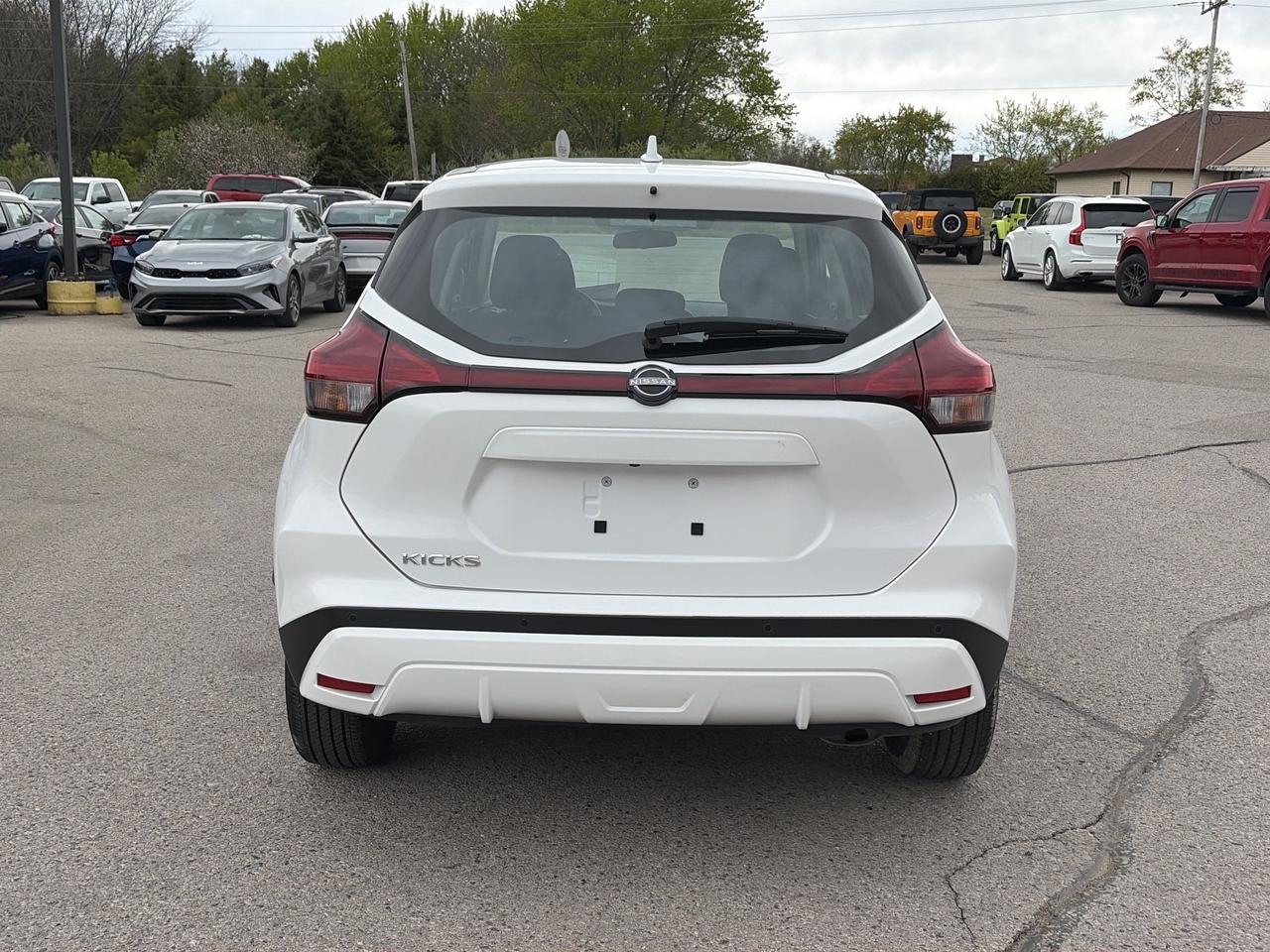 2024 Nissan Kicks S, CLEAN CARFAX, BALANCE OF FACTORY WARRANTY! Photo4