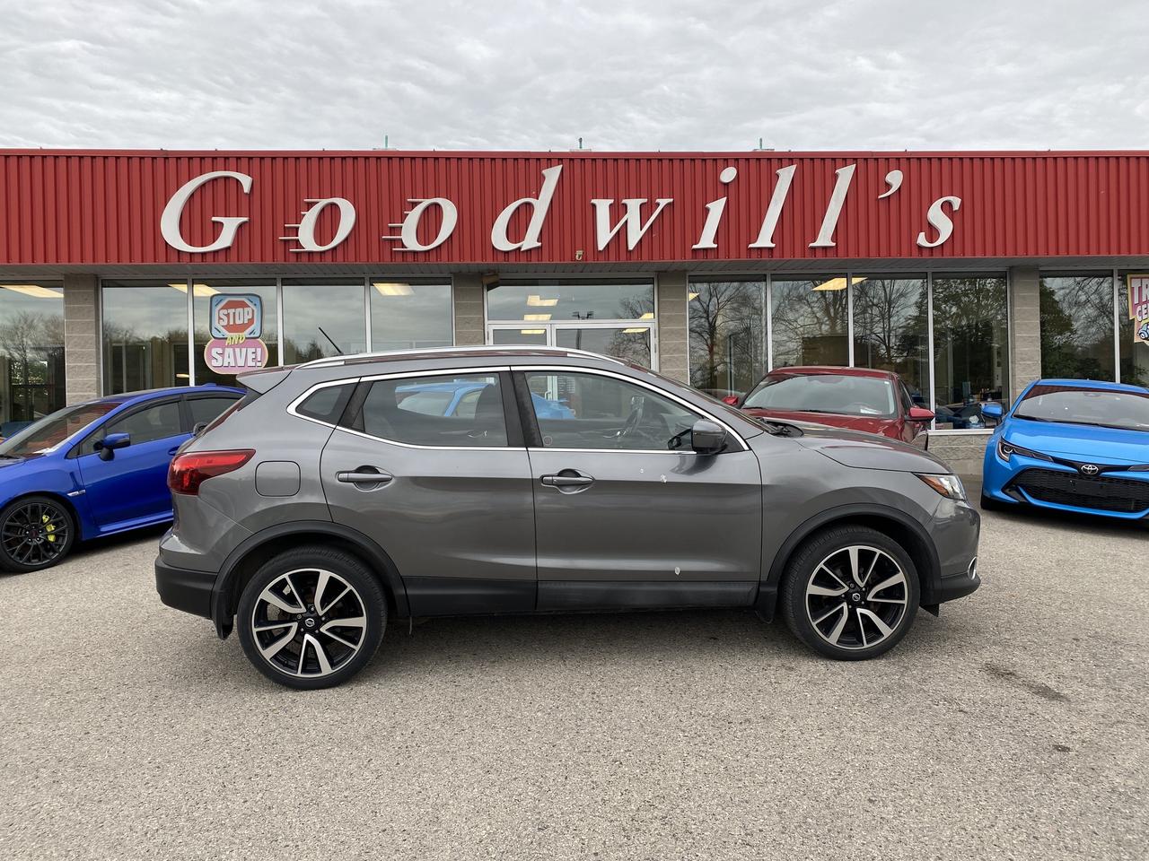 2017 Nissan Rogue SL, AWD, CLEAN CARFAX, LEATHER, REMOTE START!