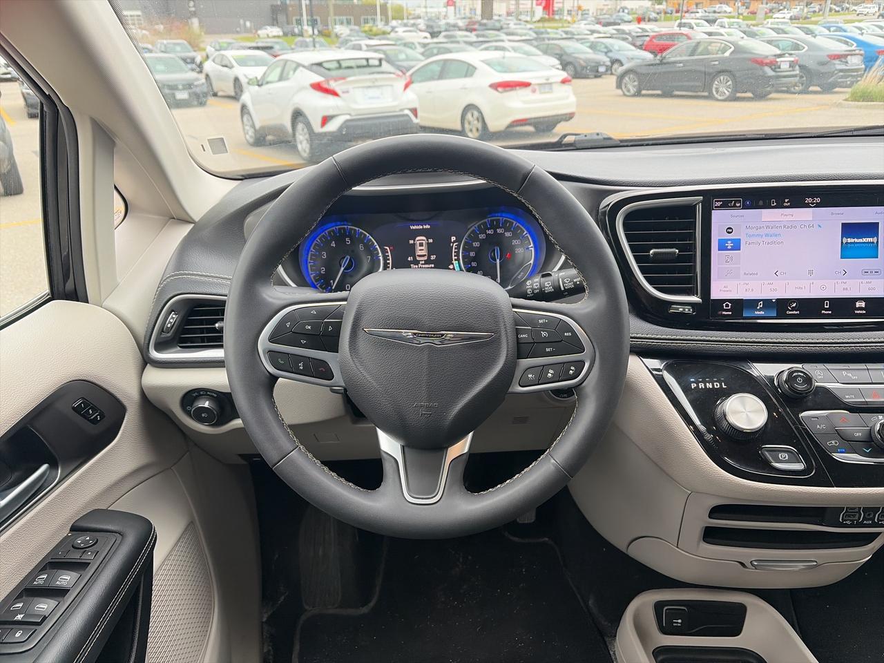 2024 Chrysler Pacifica Touring-L   7 Pass   Leather   Clean Carfax Photo