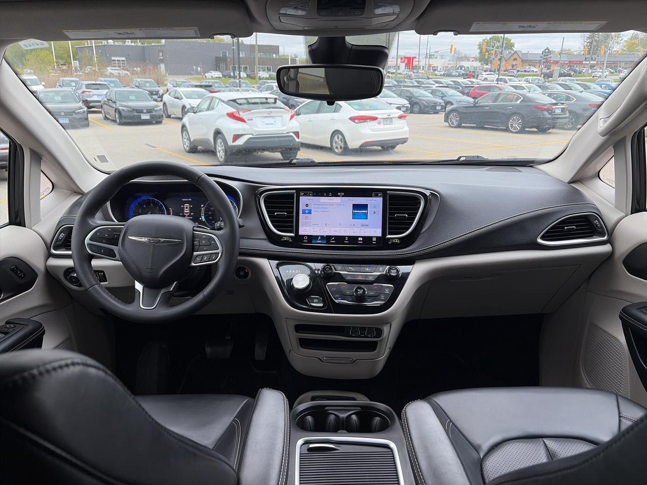 2024 Chrysler Pacifica Touring-L   7 Pass   Leather   Clean Carfax Photo