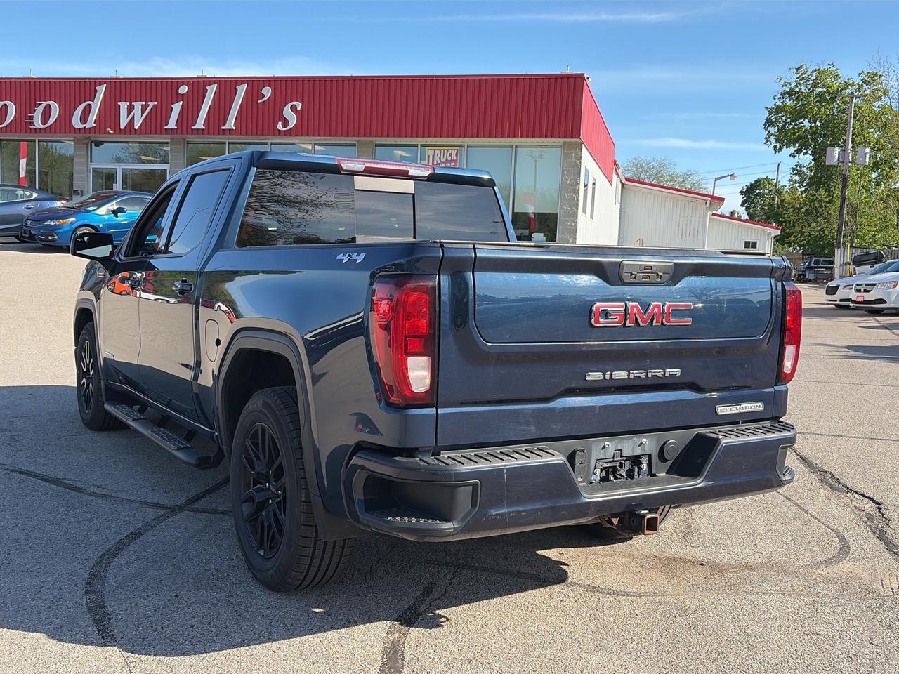 2022 GMC Sierra 1500 Limited ELEVATION, CLEAN CARFAX, HEATED CLOTH SEATS! Photo3
