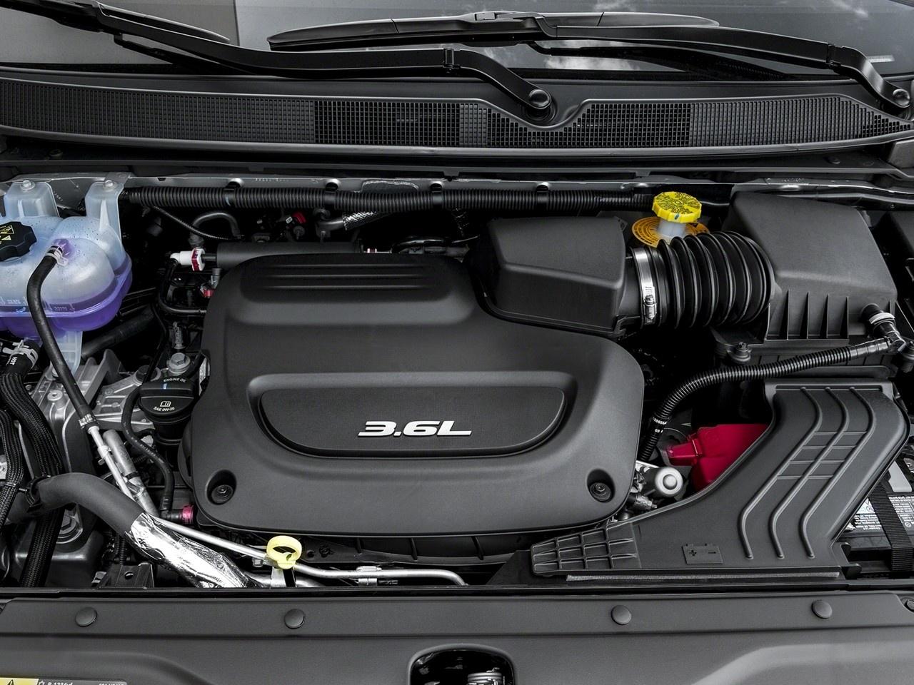 2017 Chrysler Pacifica 4DR WGN TOURING-L PLUS Photo