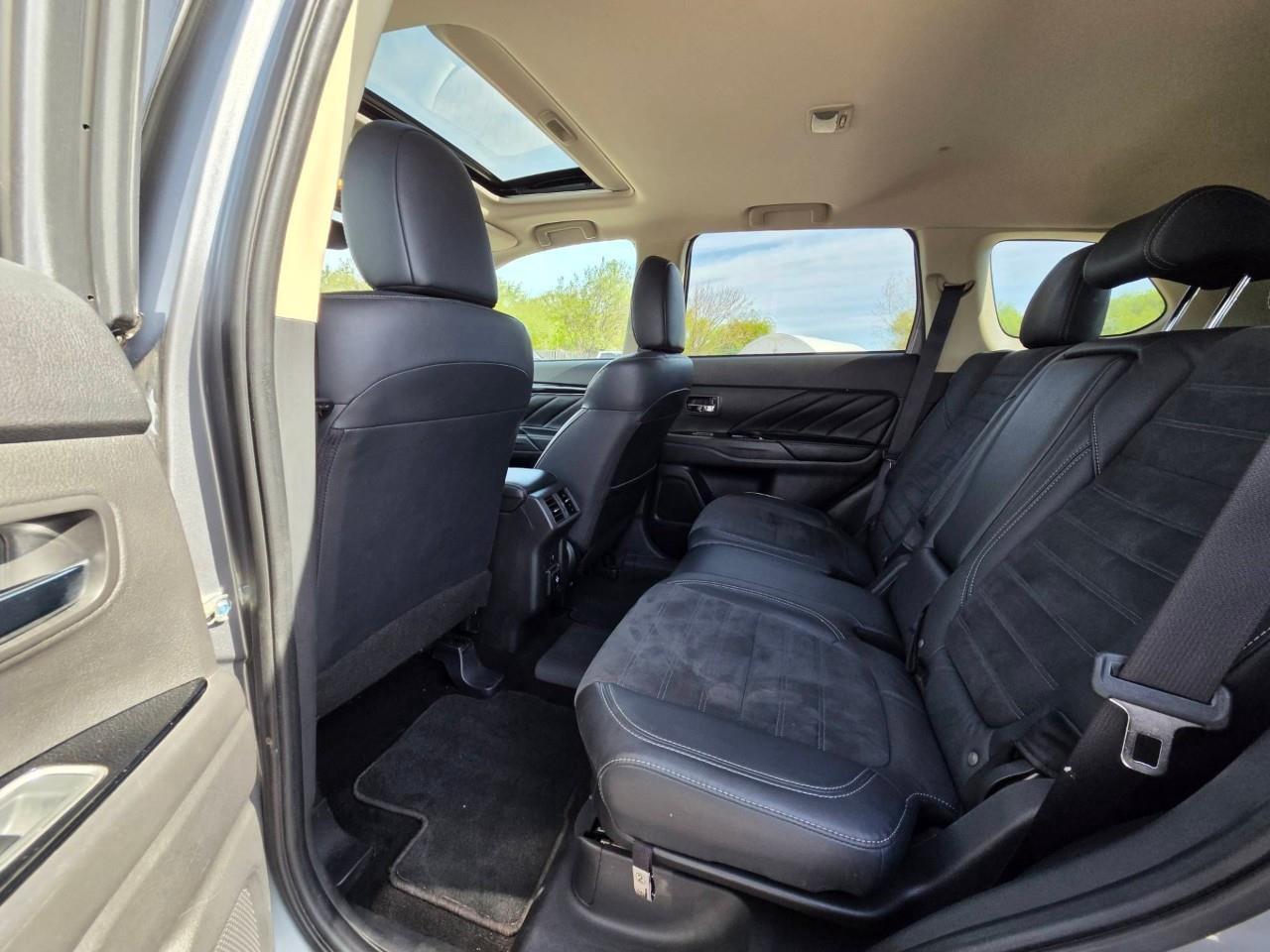 2022 Mitsubishi Outlander PHEV SE HEATED SEATS   LANE ASSIST   SMART DEVICE INTEG Photo