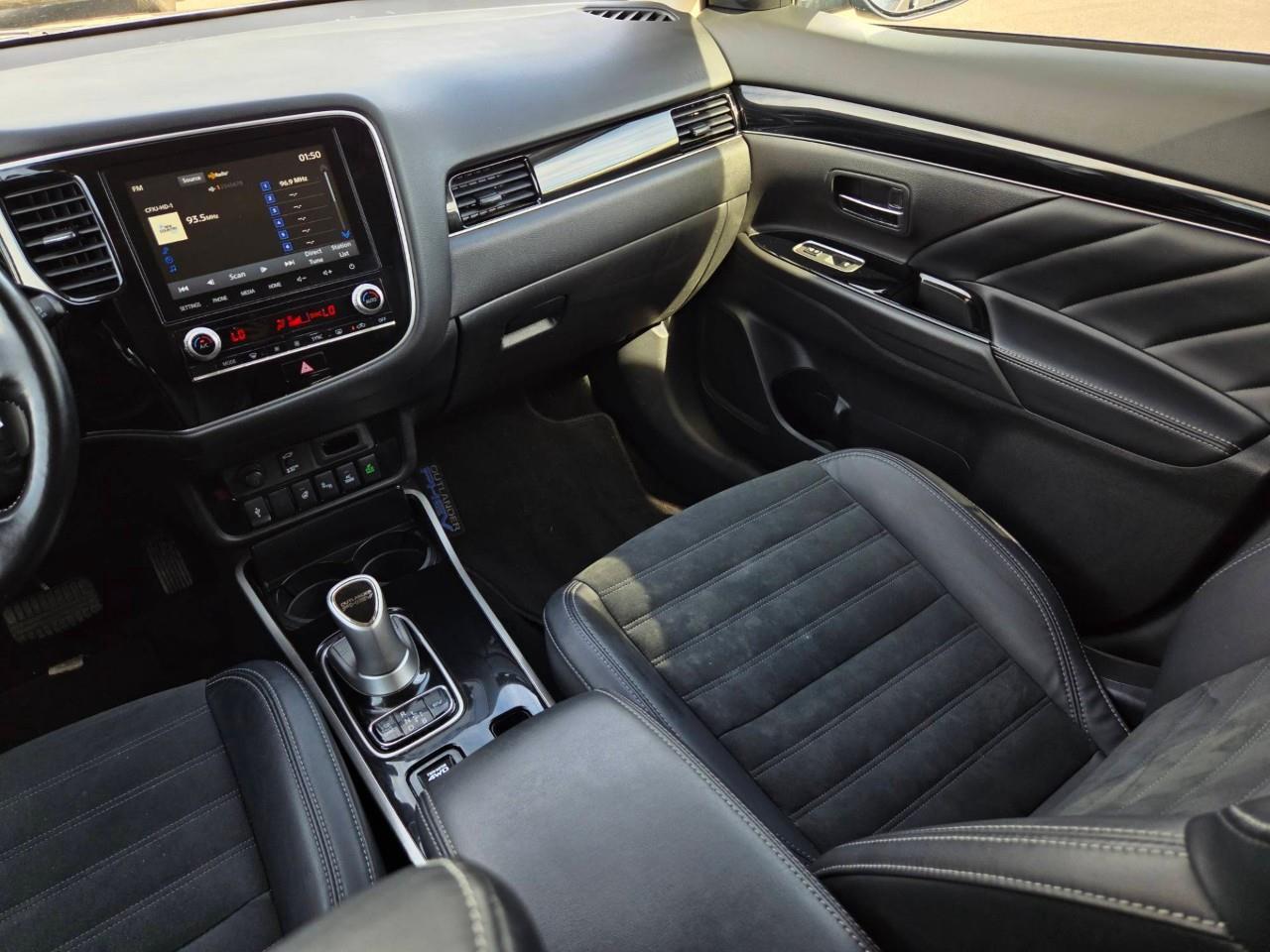 2022 Mitsubishi Outlander PHEV SE HEATED SEATS   LANE ASSIST   SMART DEVICE INTEG Photo