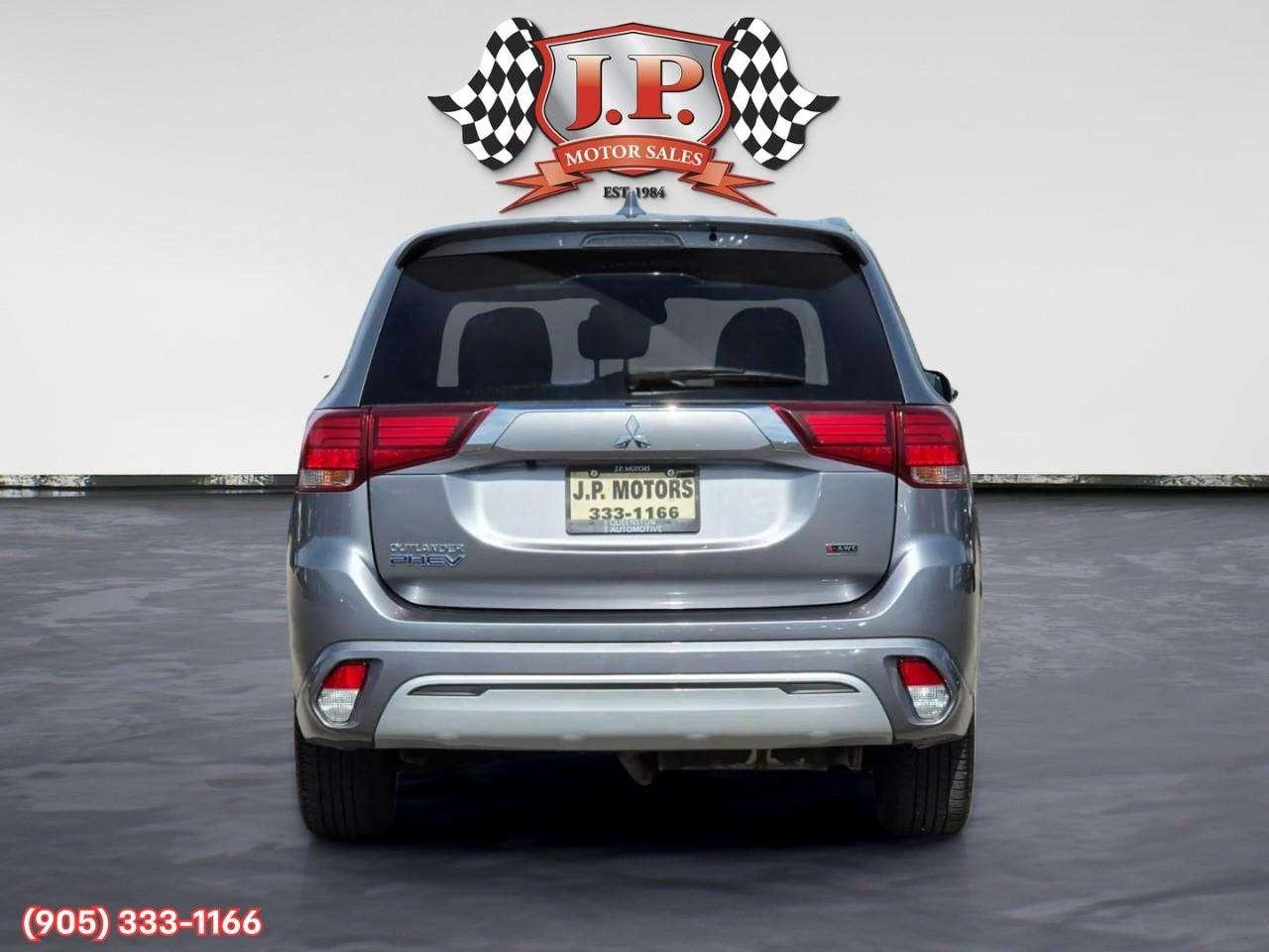 2022 Mitsubishi Outlander SE Heated Front Seats • Apple CarPlay & Android Auto • Lane Keep Assist • SiriusXM Satellite Radio • Power Driver Seat • Photo
