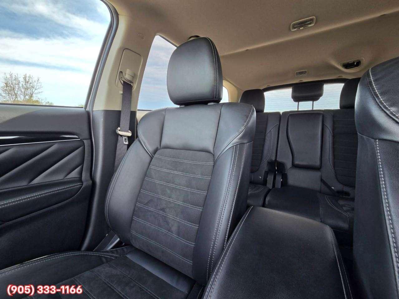 2022 Mitsubishi Outlander SE Heated Front Seats • Apple CarPlay & Android Auto • Lane Keep Assist • SiriusXM Satellite Radio • Power Driver Seat • Photo