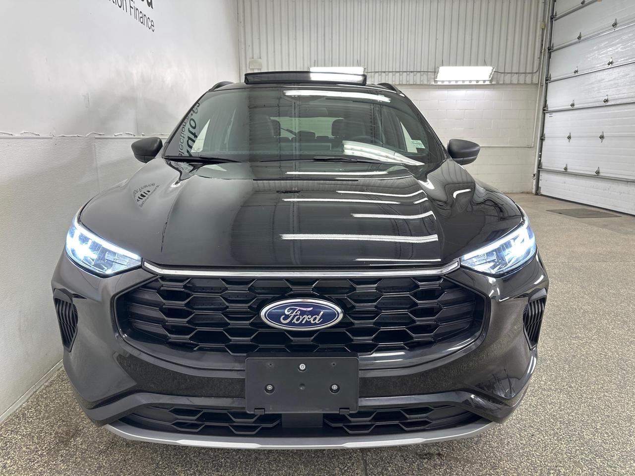 2024 Ford Escape ST-Line St-Line - AWD/PANOROOF/LEATHER/NAVI/31KM/1 OWNER! Photo5
