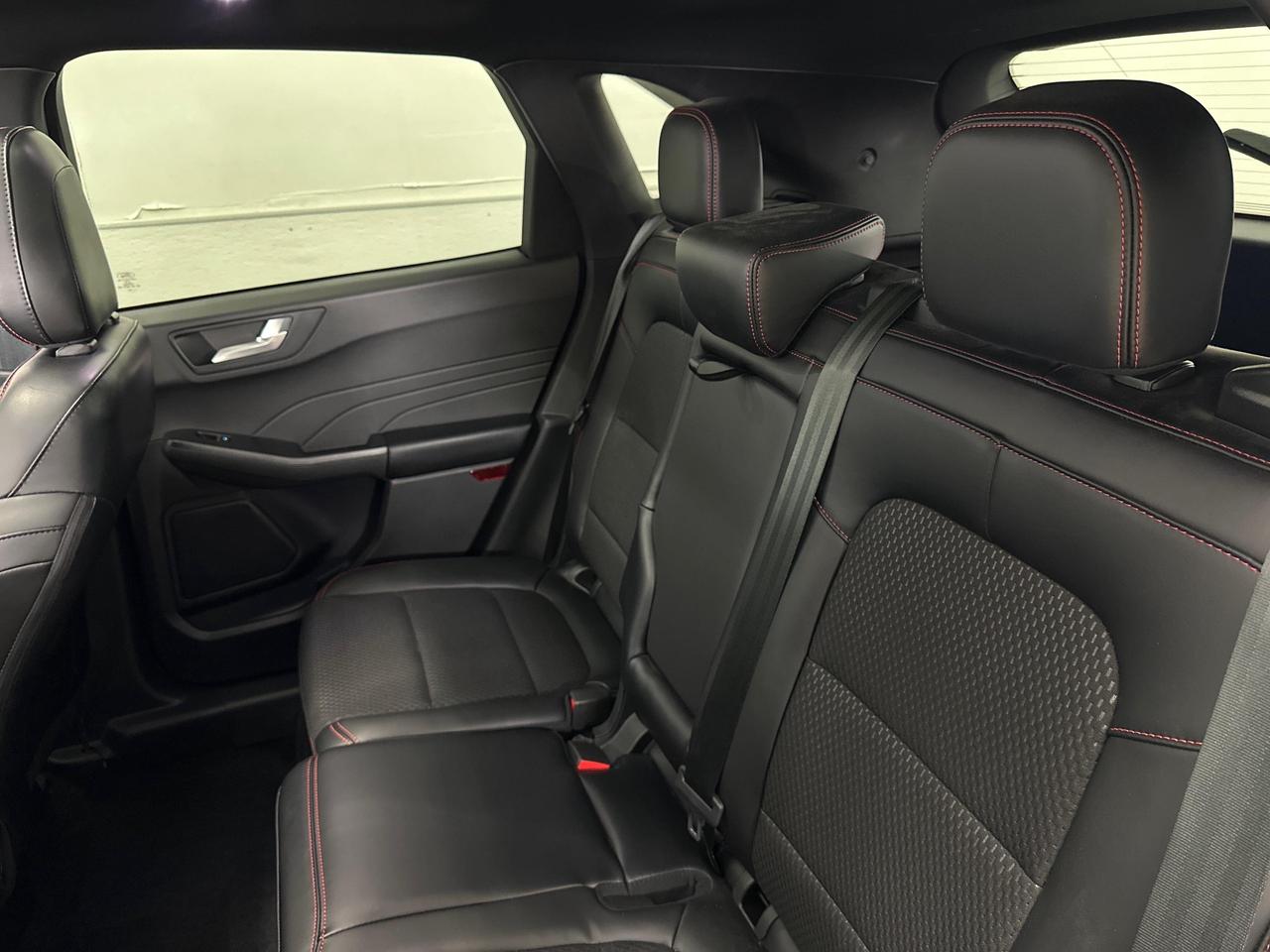 2024 Ford Escape ST-Line St-Line - AWD/PANOROOF/LEATHER/NAVI/31KM/1 OWNER! Photo