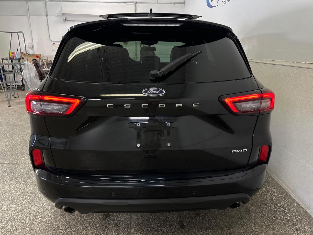 2024 Ford Escape ST-Line St-Line - AWD/PANOROOF/LEATHER/NAVI/31KM/1 OWNER! Photo