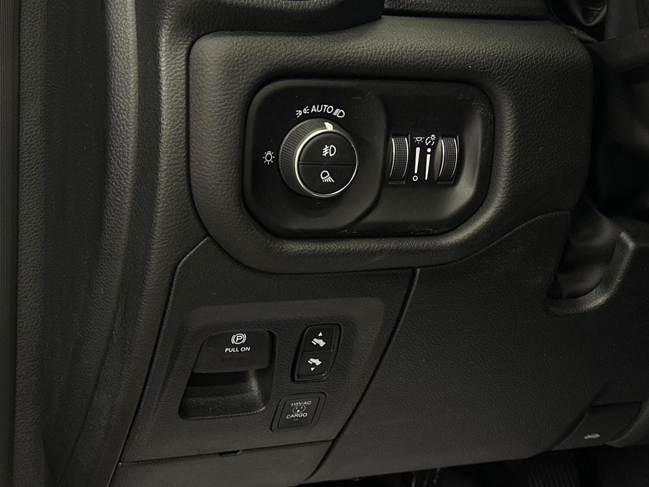 2025 RAM 1500 Big Horn - CREW/4WD/BLACK WHEELS/LONG SCREEN/NAVI! Photo