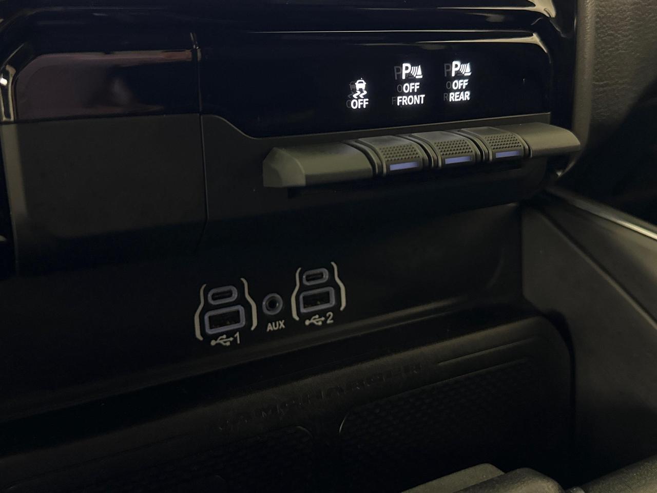 2025 RAM 1500 Big Horn - CREW/4WD/BLACK WHEELS/LONG SCREEN/NAVI! Photo