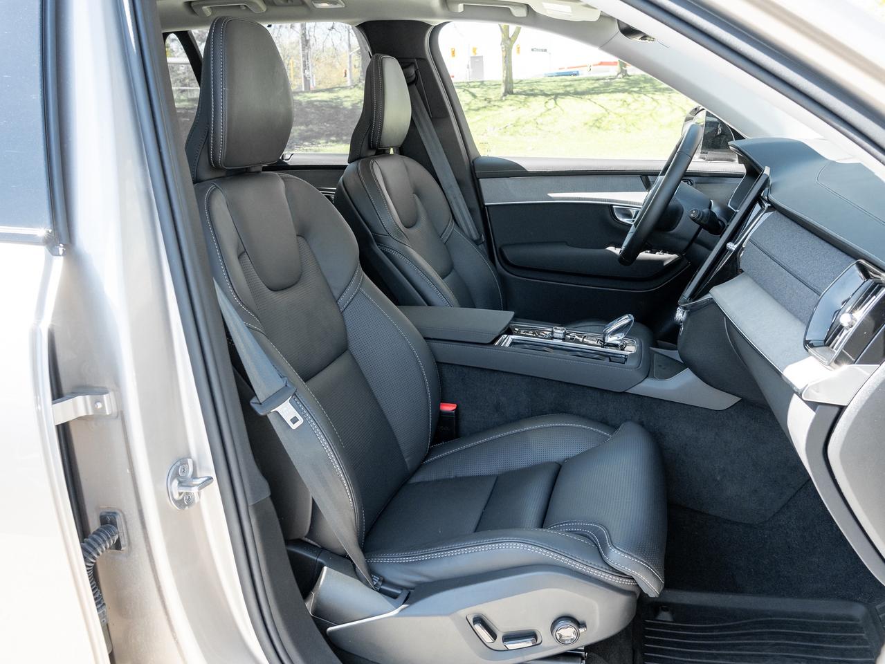 2026 Volvo XC90 B6 AWD Ultra 7-Seater LIKE NEW  CPO RATE fr 2.99%* Photo