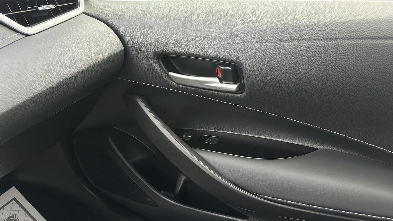 2025 Toyota Corolla Hatchback CVT Photo