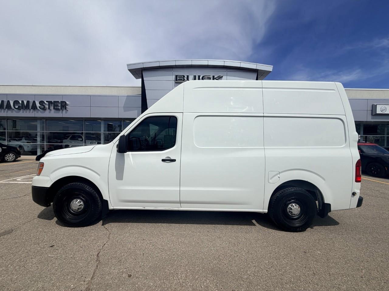 2017 Nissan NV Cargo S V6CARGO NV, S, 4.0L V6, RWD, HIGH ROOF, AS-TRADE Photo3