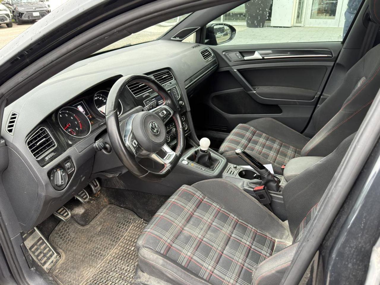 2017 Volkswagen Golf GTI  Photo