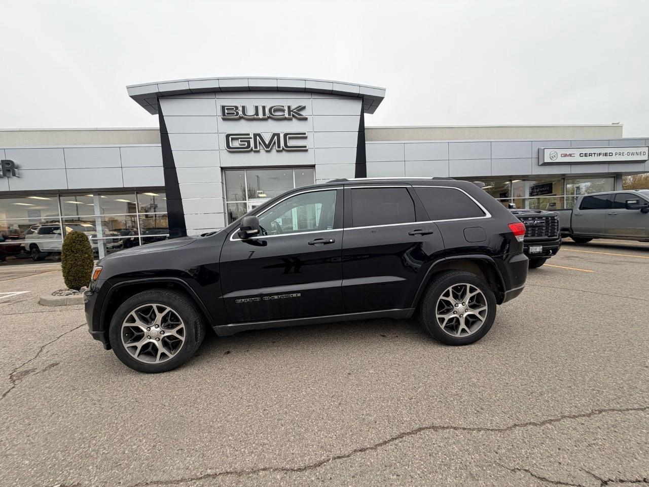 2018 Jeep Grand Cherokee Sterling EditionLIMITED STERLING EDITION, 3.6L V6, Photo2