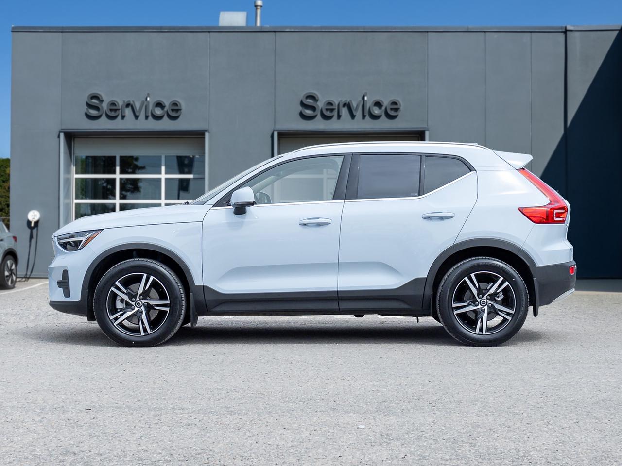 2025 Volvo XC40 B5 AWD Core  CPO FINANCE RATE 3.49%* (84M) Photo
