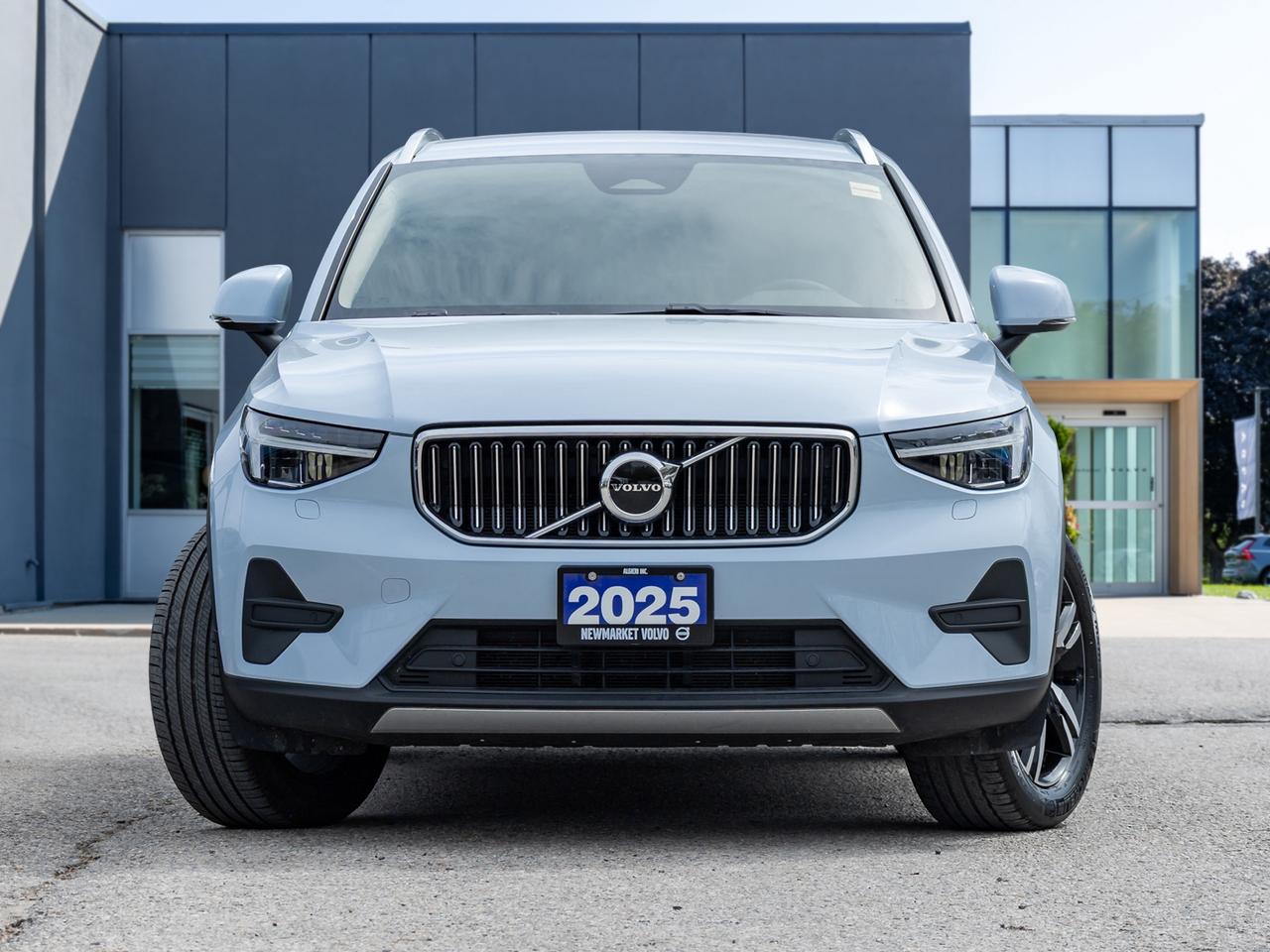 2025 Volvo XC40 B5 AWD Core  CPO FINANCE RATE 3.49%* (84M) Photo