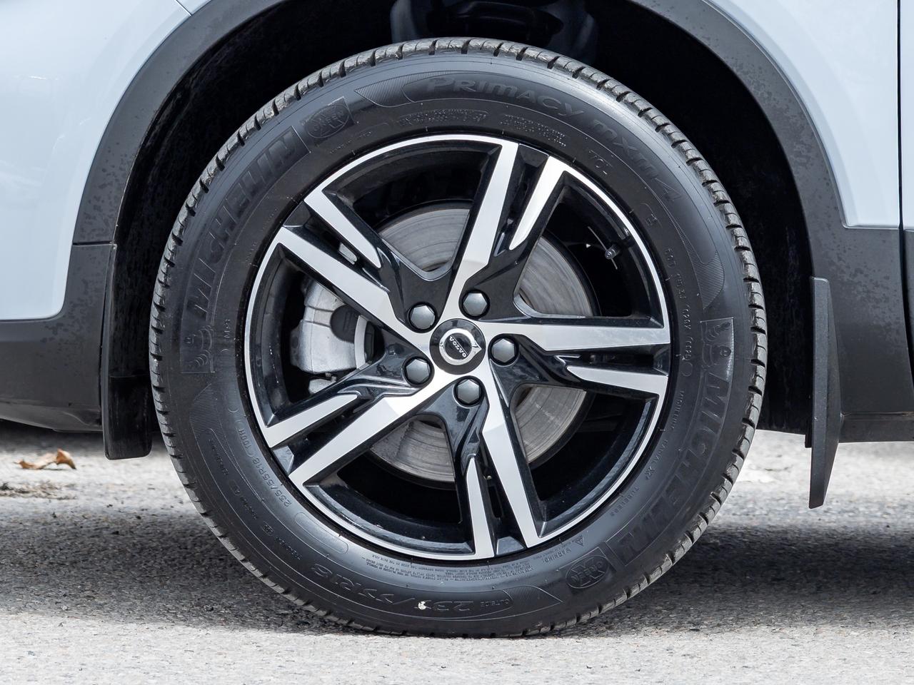 2025 Volvo XC40 B5 AWD Core  CPO FINANCE RATE 3.49%* (84M) Photo