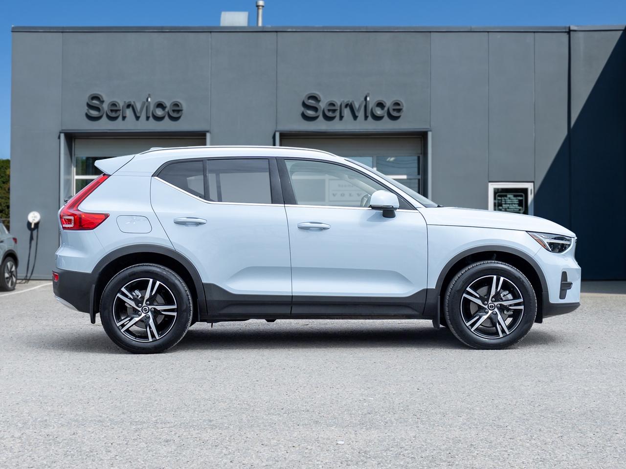 2025 Volvo XC40 B5 AWD Core  CPO FINANCE RATE 3.49%* (84M) Photo