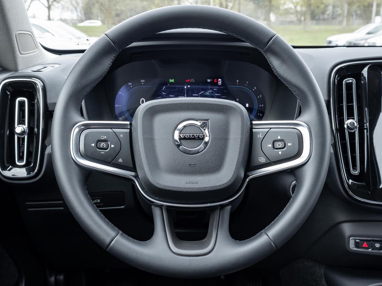 2025 Volvo XC40 B5 AWD Core  CPO FINANCE RATE 3.49%* (84M) Photo