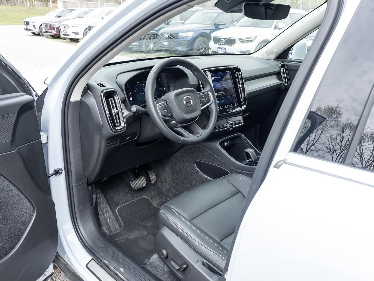 2025 Volvo XC40 B5 AWD Core  CPO FINANCE RATE 3.49%* (84M) Photo