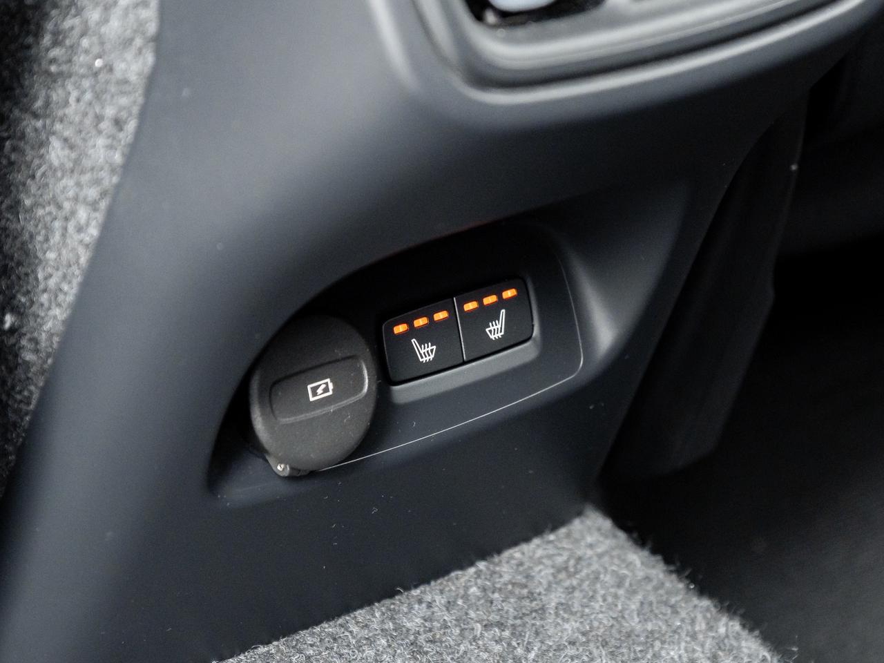 2025 Volvo XC40 B5 AWD Core  CPO FINANCE RATE 3.49%* (84M) Photo