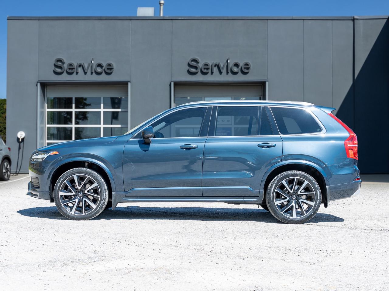 2022 Volvo XC90 T6 AWD Momentum 7 Seater LOW KM CPO RATE fr 2.99%* Photo3