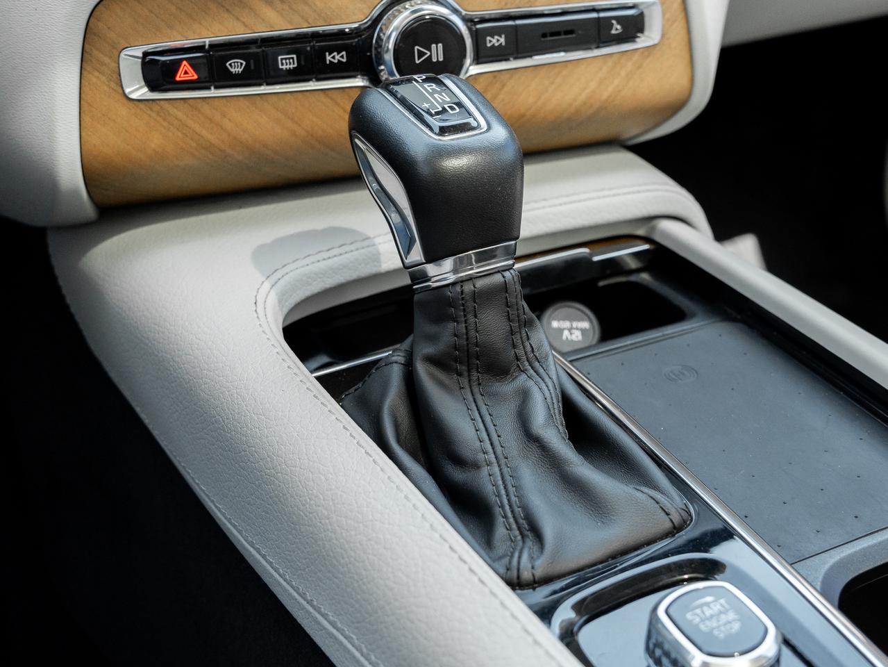 2022 Volvo XC90 T6 AWD Momentum 7 Seater LOW KM CPO RATE fr 2.99%* Photo