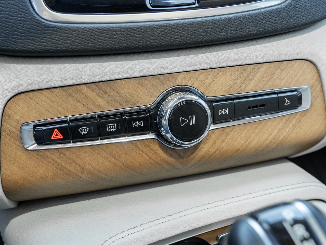 2022 Volvo XC90 T6 AWD Momentum 7 Seater LOW KM CPO RATE fr 2.99%* Photo