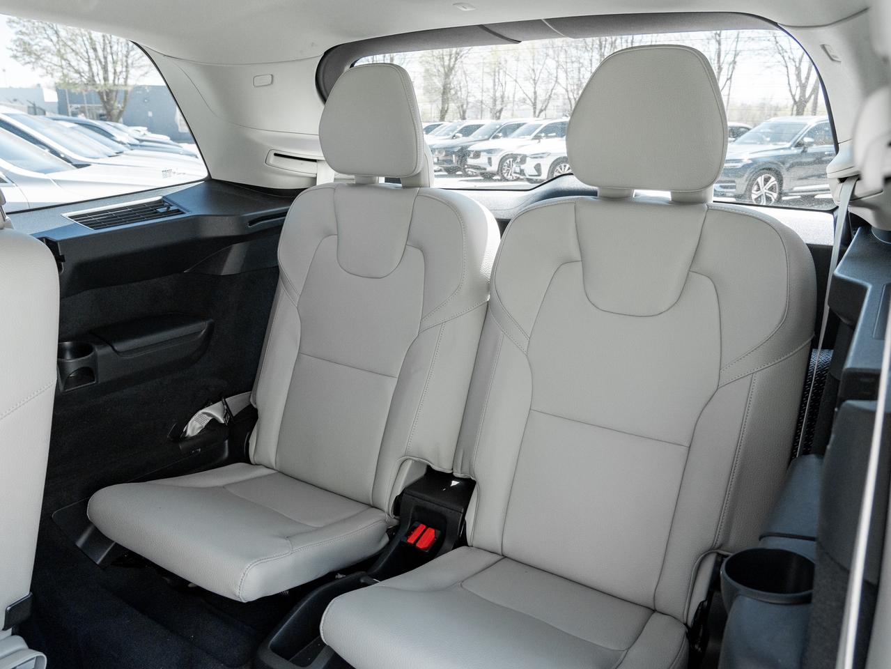 2022 Volvo XC90 T6 AWD Momentum 7 Seater LOW KM CPO RATE fr 2.99%* Photo