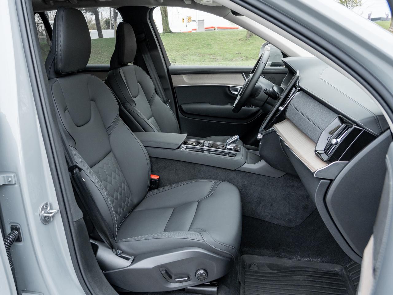 2026 Volvo XC90 B6 AWD PLUS Bright Theme  CPO RATE fr 2.99%* Photo